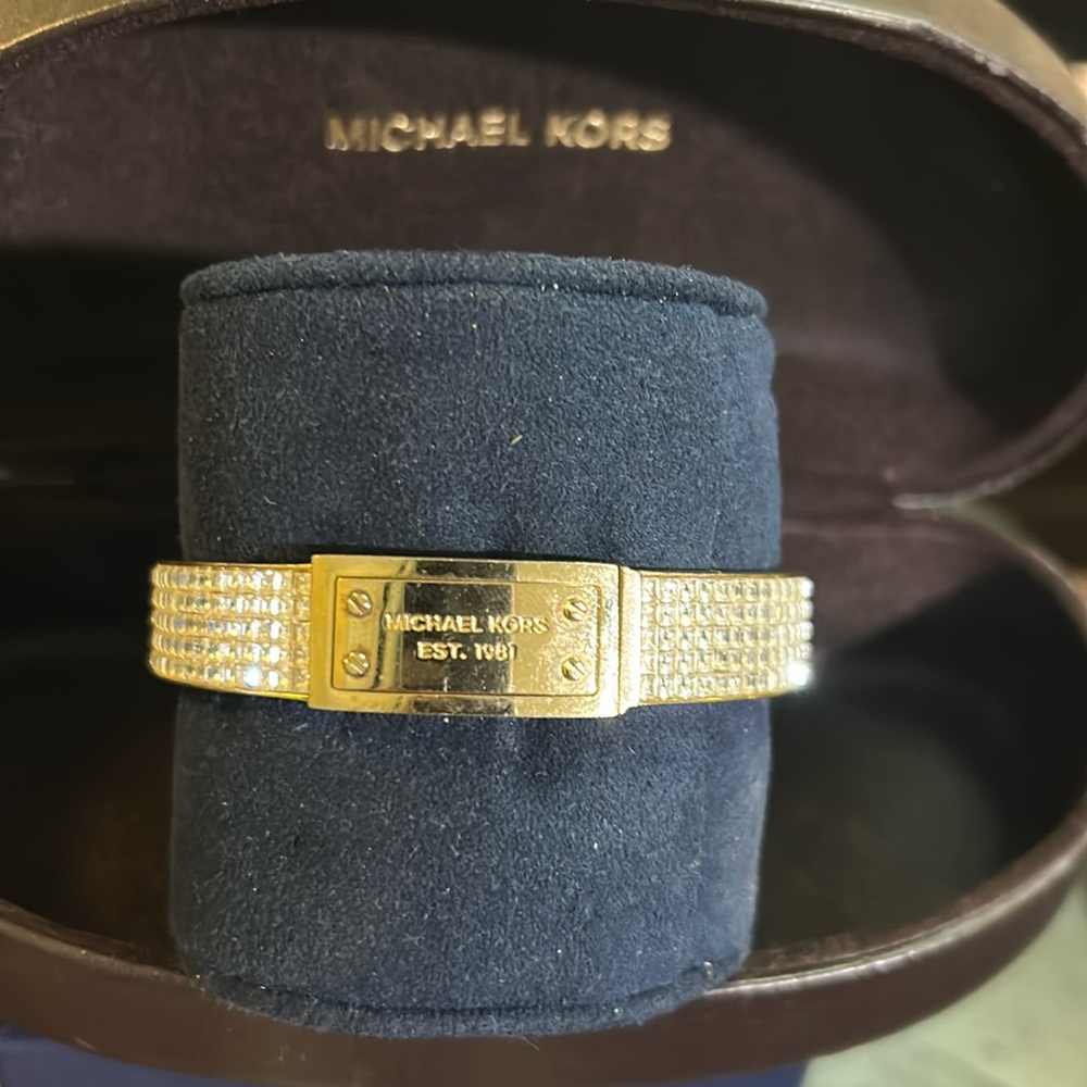 MICHAEL KORS GOLD plated  CRYSTAL STUD BANGLE‎ - Picture 2 of 6